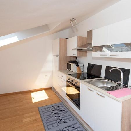 Sunny Attic Apartment With Balcony & Modern City Apartment With Outdoor Area, No Balcony 特罗吉尔 外观 照片