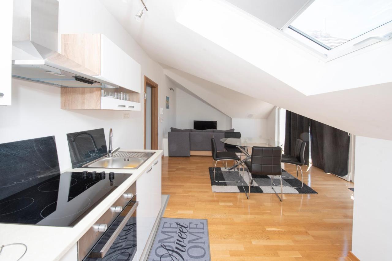 Sunny Attic Apartment With Balcony & Modern City Apartment With Outdoor Area, No Balcony 特罗吉尔 外观 照片