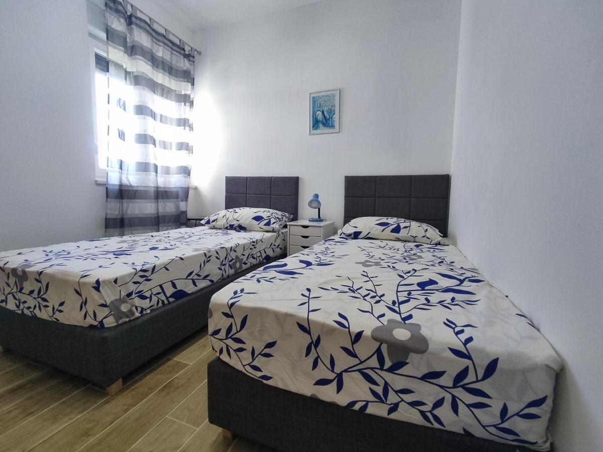 Sunny Attic Apartment With Balcony & Modern City Apartment With Outdoor Area, No Balcony 特罗吉尔 外观 照片