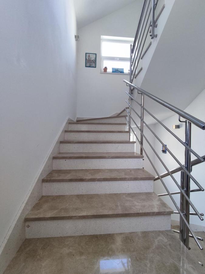 Sunny Attic Apartment With Balcony & Modern City Apartment With Outdoor Area, No Balcony 特罗吉尔 外观 照片