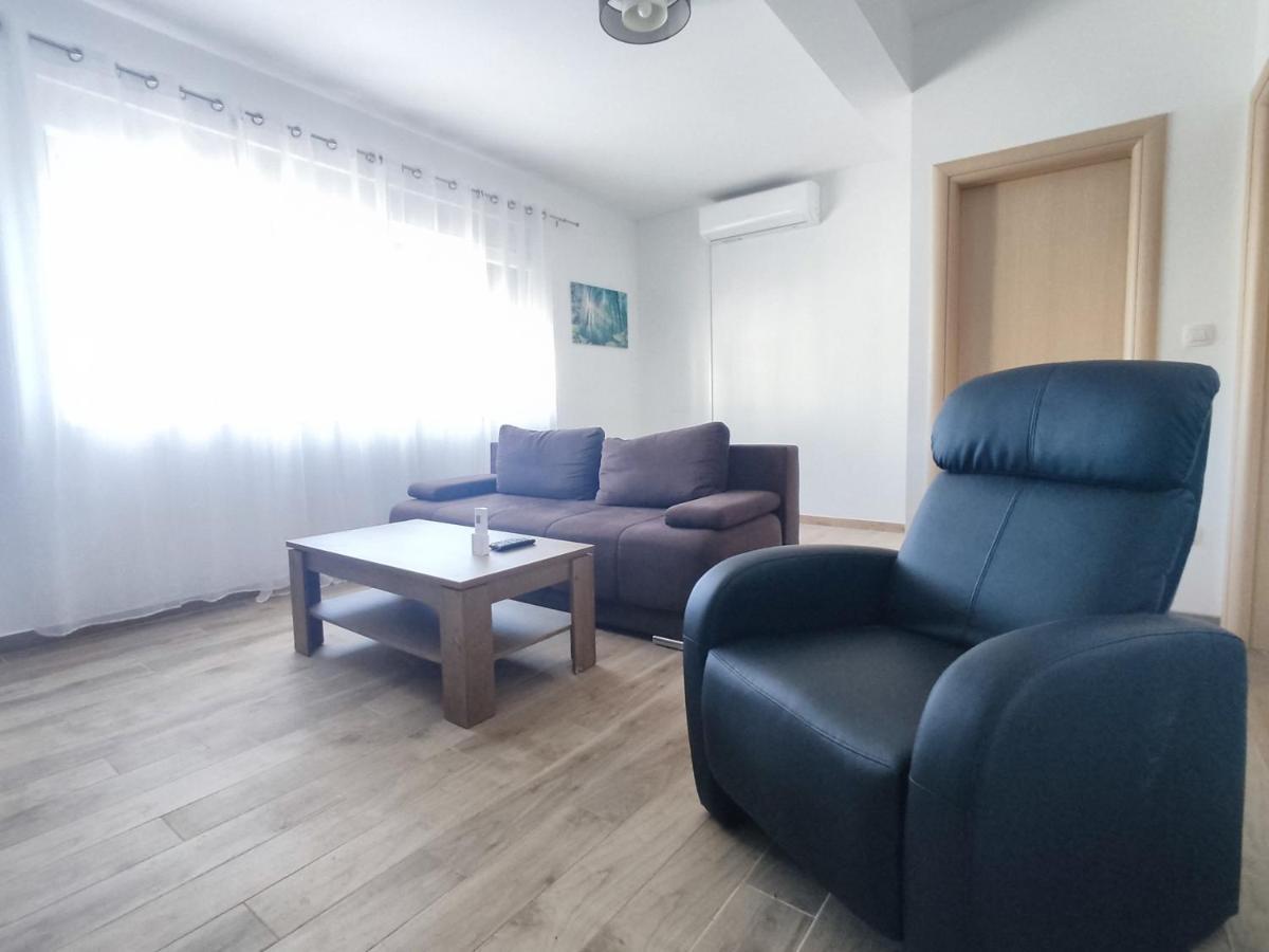 Sunny Attic Apartment With Balcony & Modern City Apartment With Outdoor Area, No Balcony 特罗吉尔 外观 照片