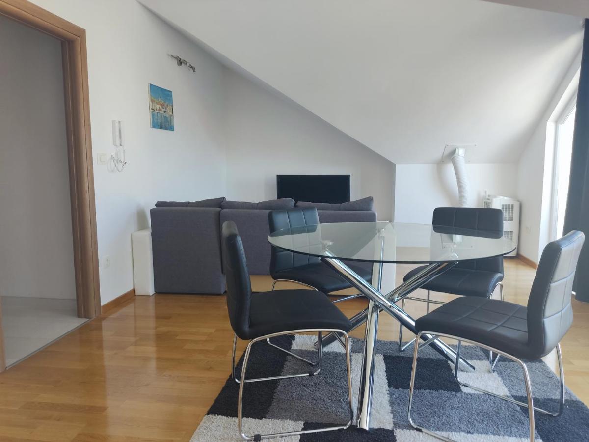 Sunny Attic Apartment With Balcony & Modern City Apartment With Outdoor Area, No Balcony 特罗吉尔 外观 照片