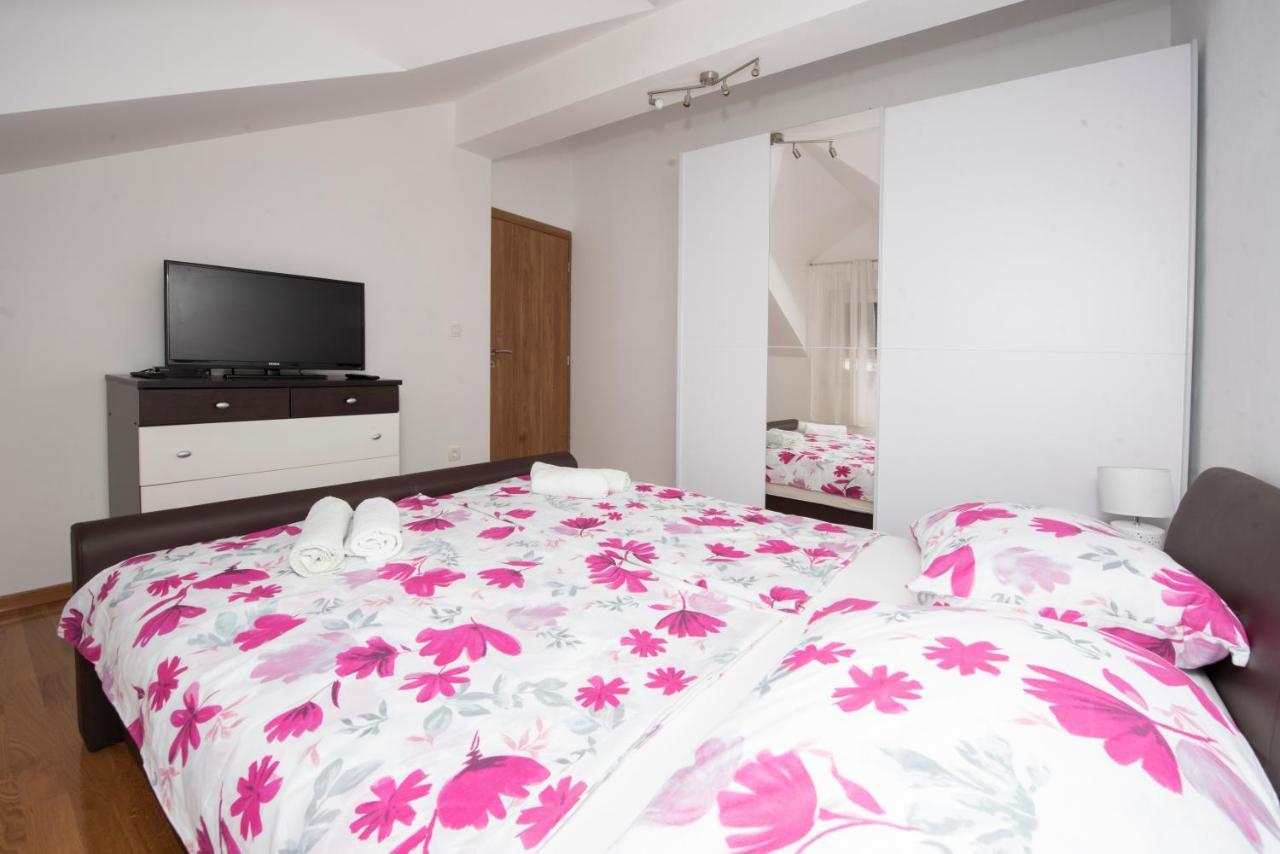 Sunny Attic Apartment With Balcony & Modern City Apartment With Outdoor Area, No Balcony 特罗吉尔 外观 照片