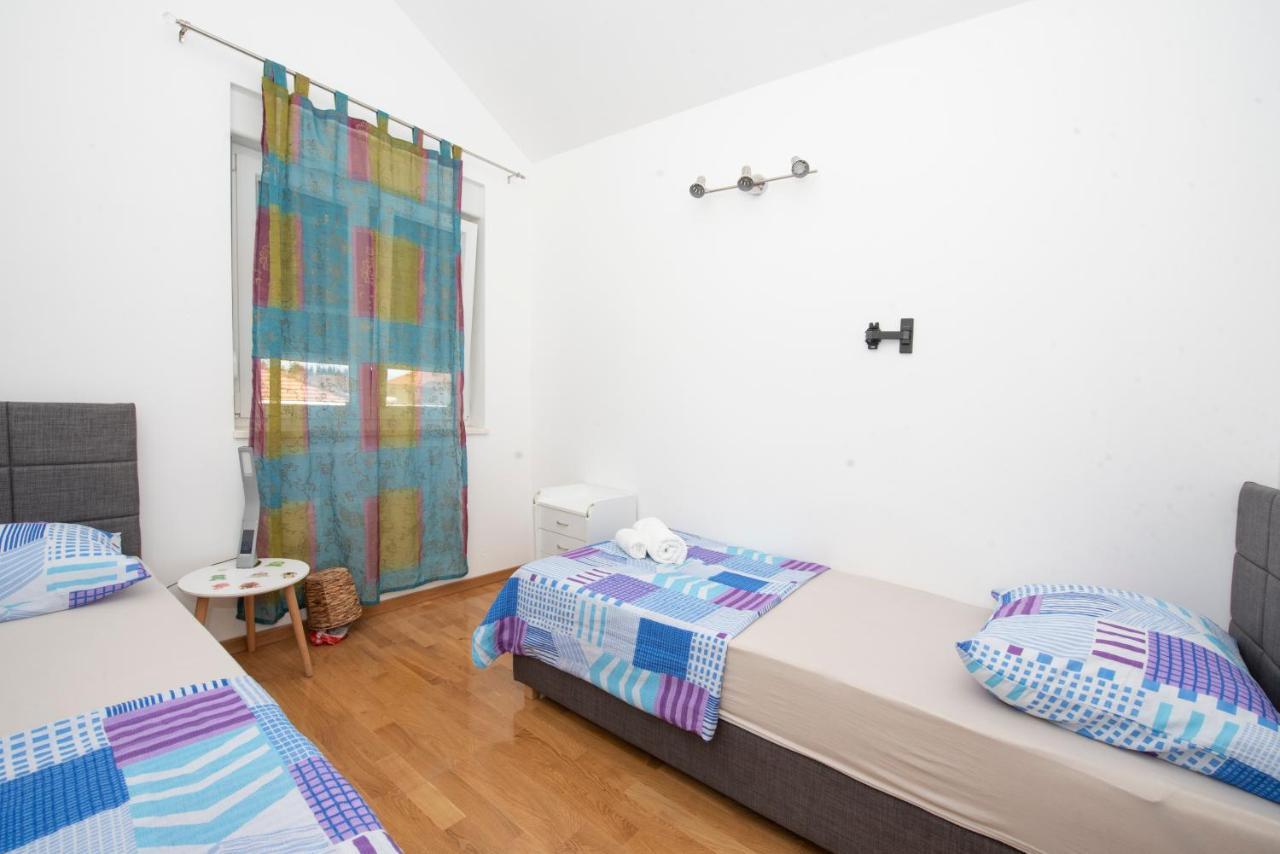Sunny Attic Apartment With Balcony & Modern City Apartment With Outdoor Area, No Balcony 特罗吉尔 外观 照片