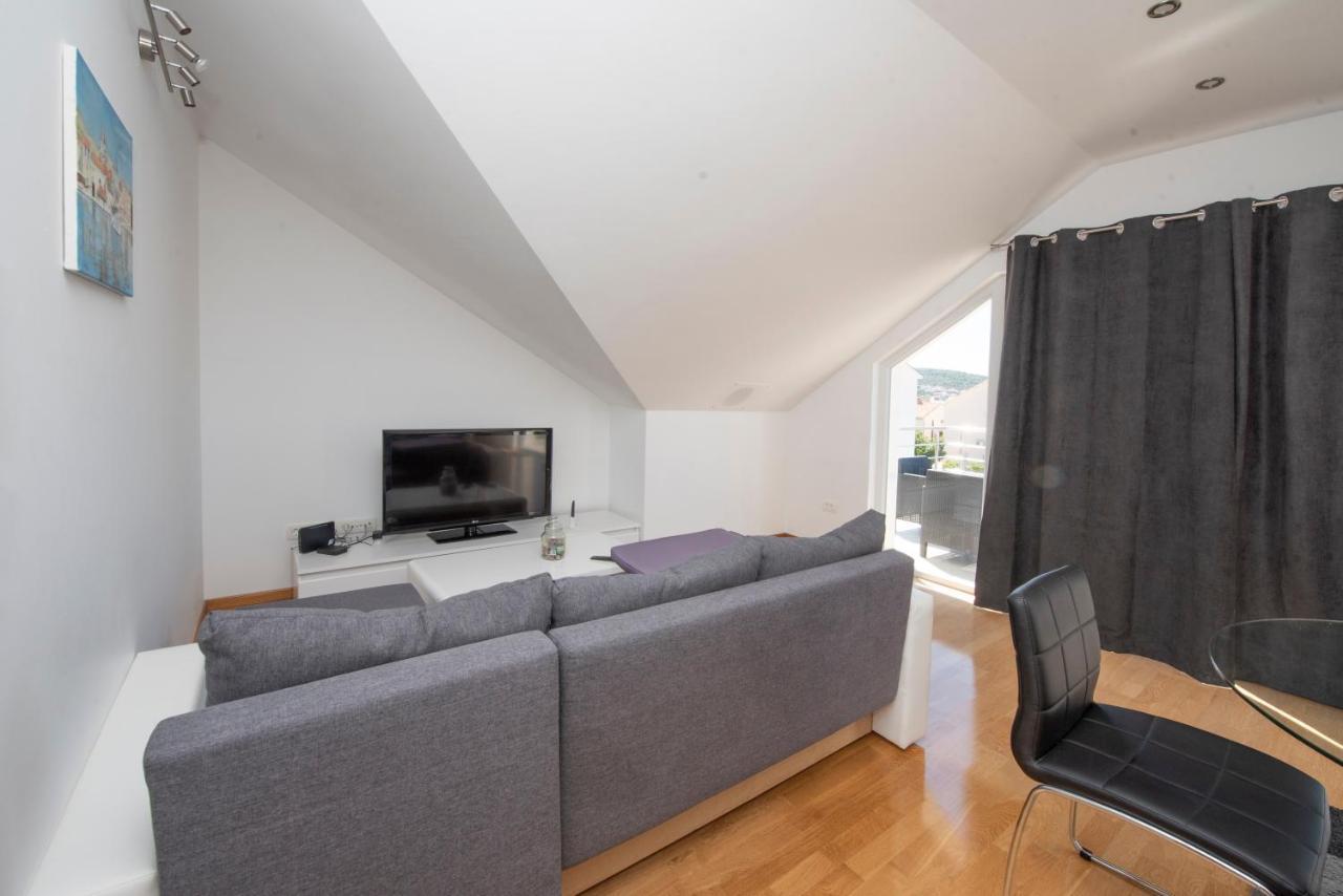 Sunny Attic Apartment With Balcony & Modern City Apartment With Outdoor Area, No Balcony 特罗吉尔 外观 照片
