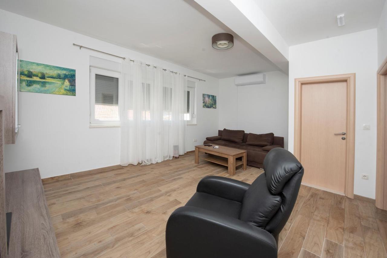 Sunny Attic Apartment With Balcony & Modern City Apartment With Outdoor Area, No Balcony 特罗吉尔 外观 照片