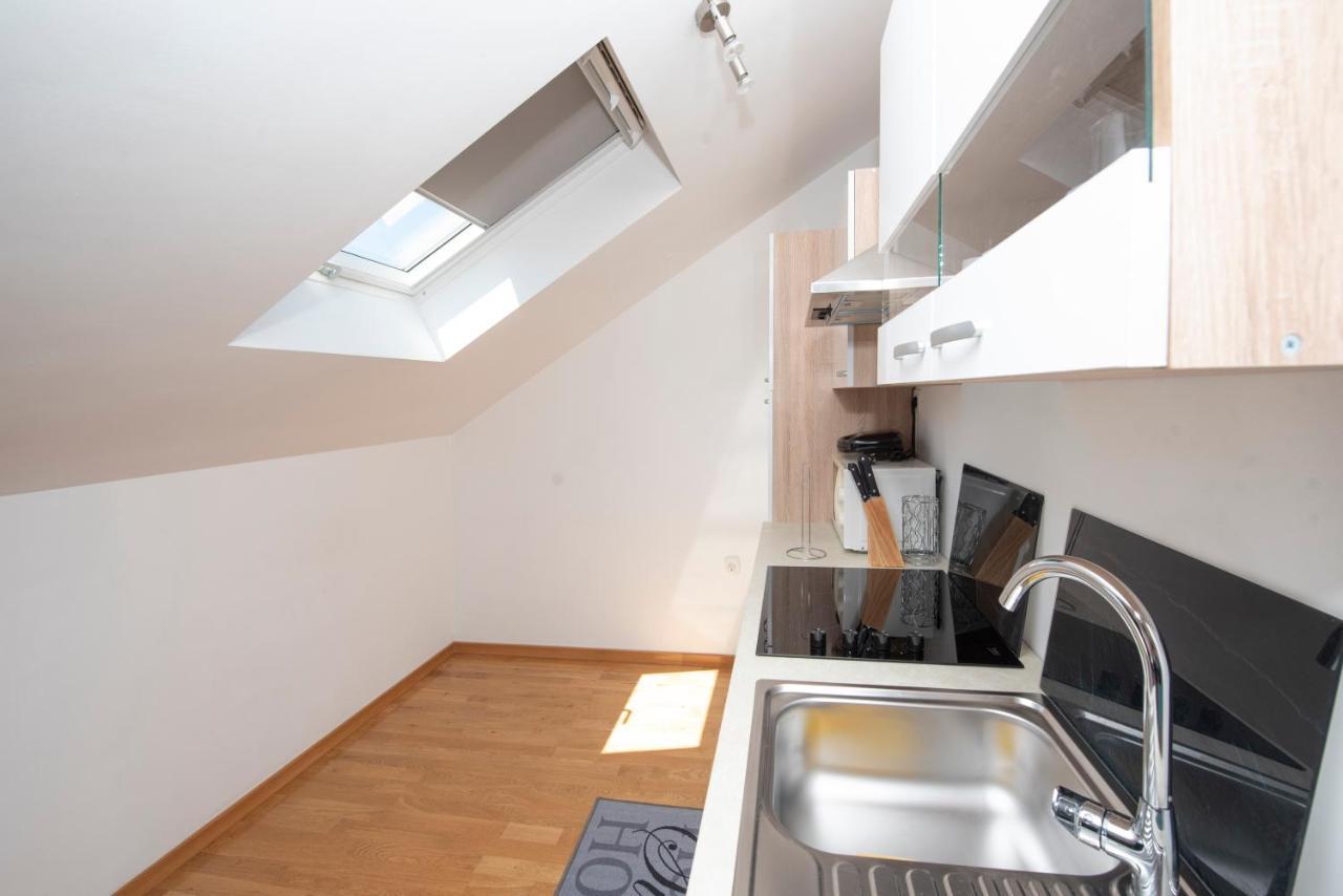 Sunny Attic Apartment With Balcony & Modern City Apartment With Outdoor Area, No Balcony 特罗吉尔 外观 照片