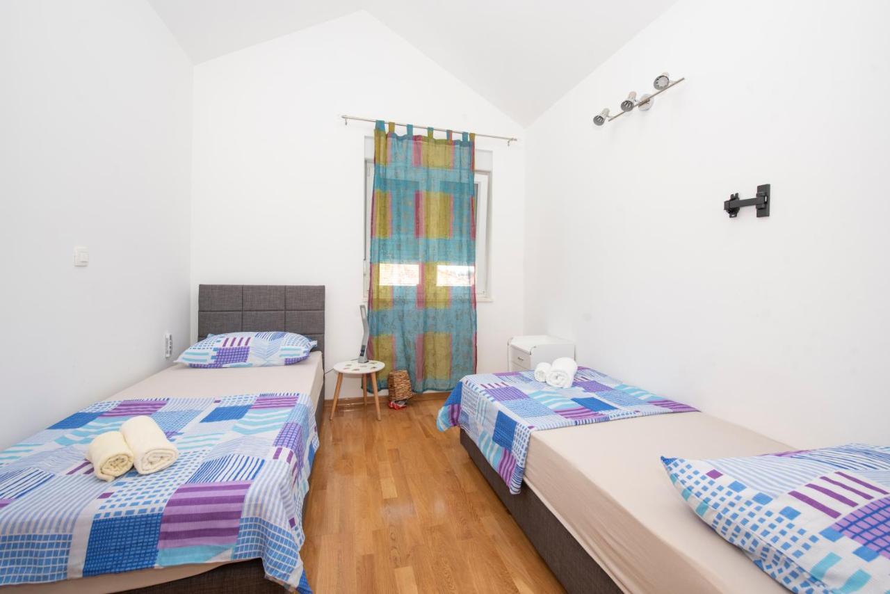Sunny Attic Apartment With Balcony & Modern City Apartment With Outdoor Area, No Balcony 特罗吉尔 外观 照片