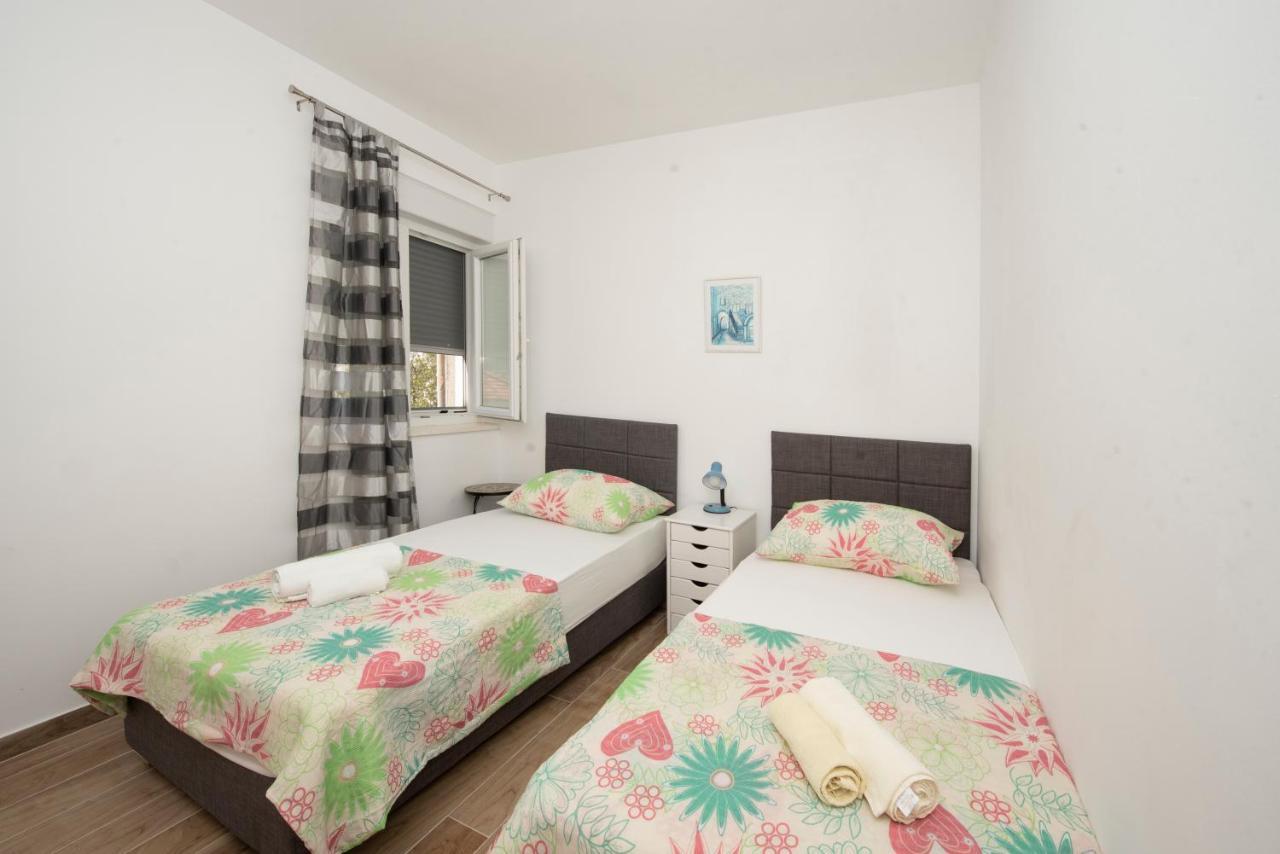 Sunny Attic Apartment With Balcony & Modern City Apartment With Outdoor Area, No Balcony 特罗吉尔 外观 照片