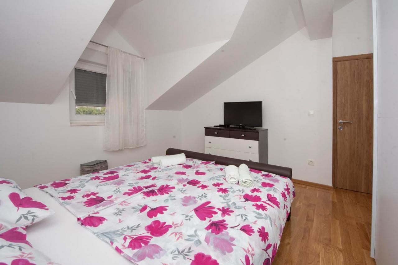 Sunny Attic Apartment With Balcony & Modern City Apartment With Outdoor Area, No Balcony 特罗吉尔 外观 照片