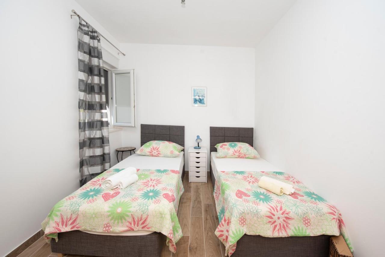 Sunny Attic Apartment With Balcony & Modern City Apartment With Outdoor Area, No Balcony 特罗吉尔 外观 照片